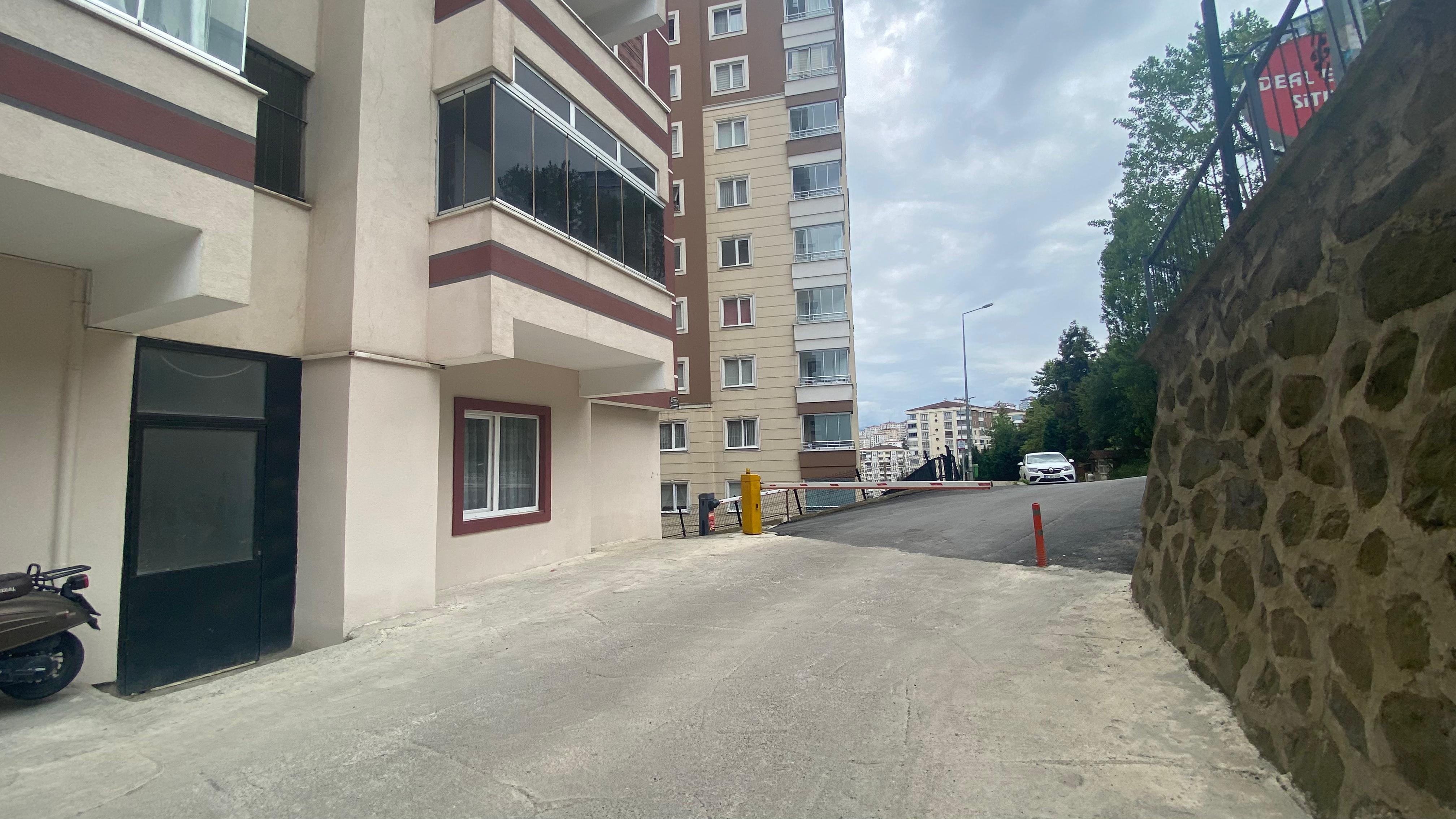 ÇUKURÇAYIR'DA SİTE İÇERİSİNDE İÇİ FULL YAPILI 3+1 SATILIK DAİRE